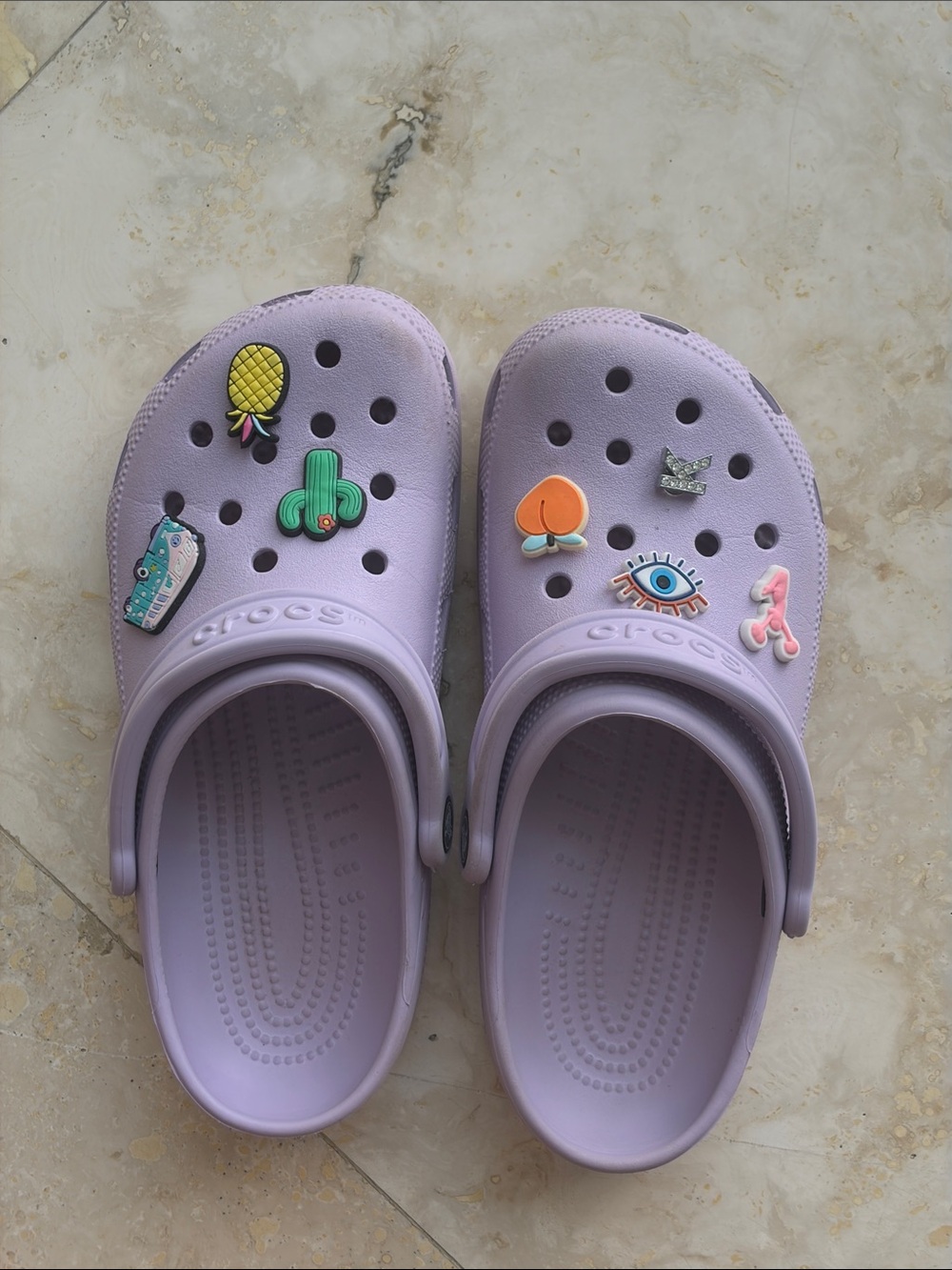 Crocs Classic Clog in Lavender with Fun Charms Size Women’s 7